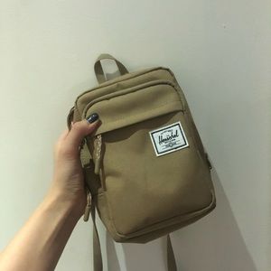 Herschel Form Large Crossbody in Kelp